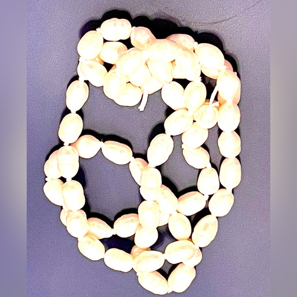 Gorgeous 25” Strand of 10mm Baroque Pearls - Picture 3 of 4